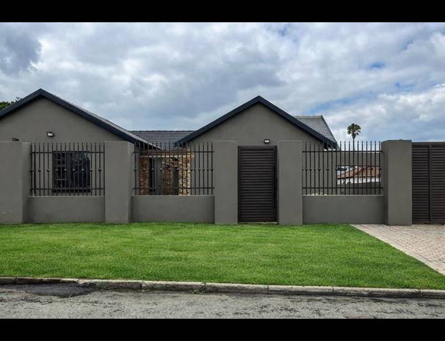 3 BEDROOM HOUSE FOR SALE IN NEW REDRUTH